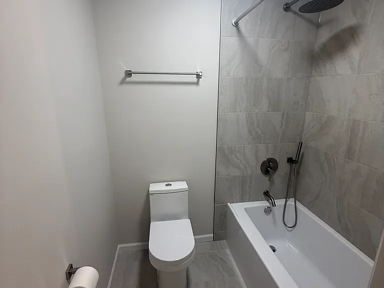 9S220 Lake Dr — Photo 2