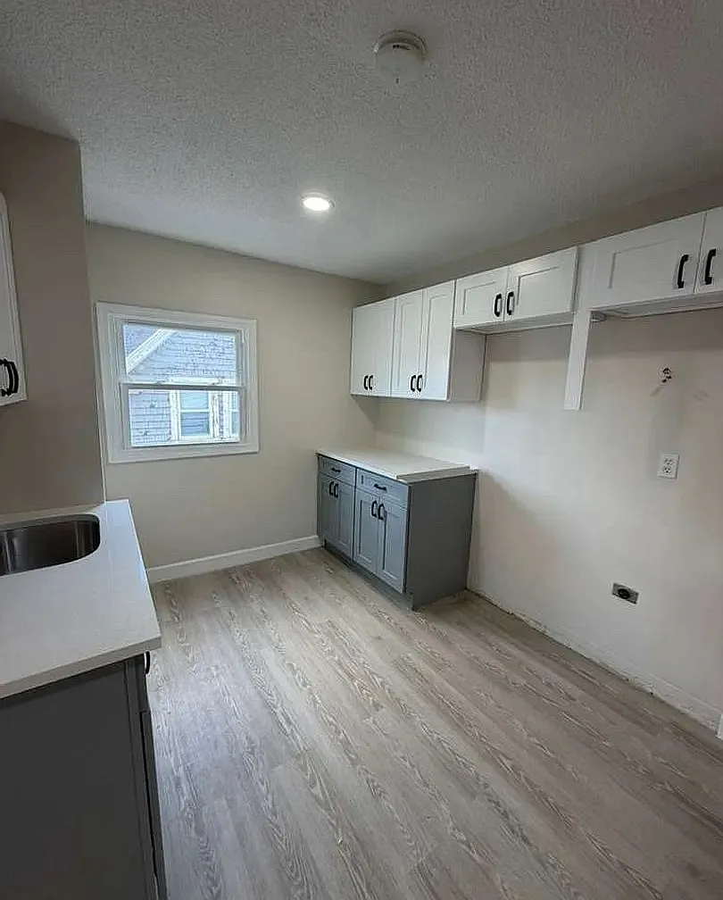2 bed, 1000 sqft, $1,275 — Photo 4