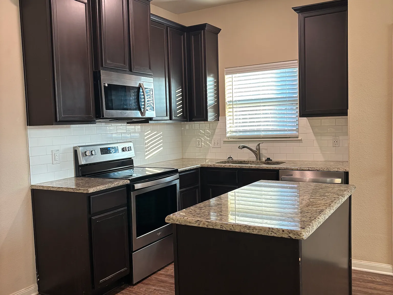 4 bed, 1658 sqft, $1,800 — Photo 4