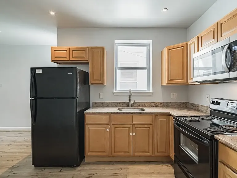 1239 N Frazier St #1 — Photo 10