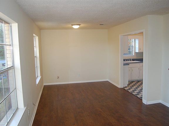 2nd image of 3216 Princeton Dr