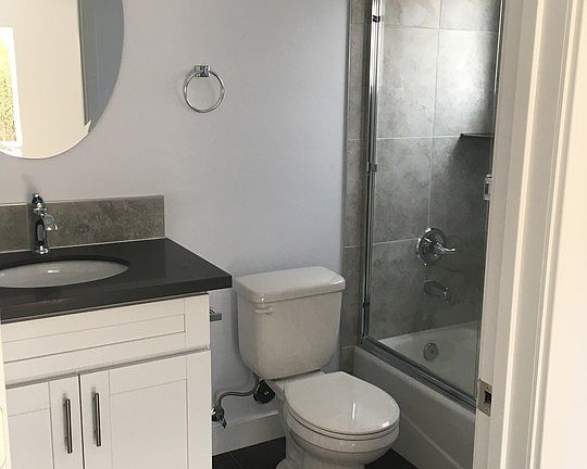 2nd image of 3527 Siskiyou St