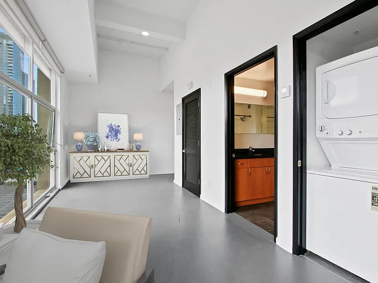 Packard Lofts — Photo 9