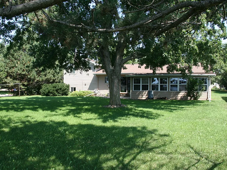 361 Sunset Dr — Photo 5