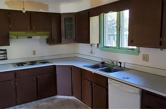 5th image of 187 Lake Dr