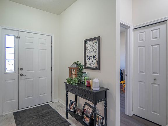 3rd image of 841 Cherry Tree Ln