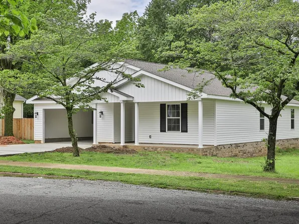 211 Sterling St, Martin, TN 38237