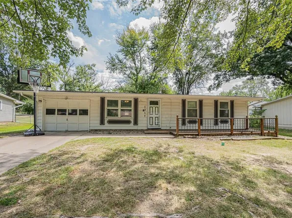 1317 Park Ln, Liberty, MO 64068