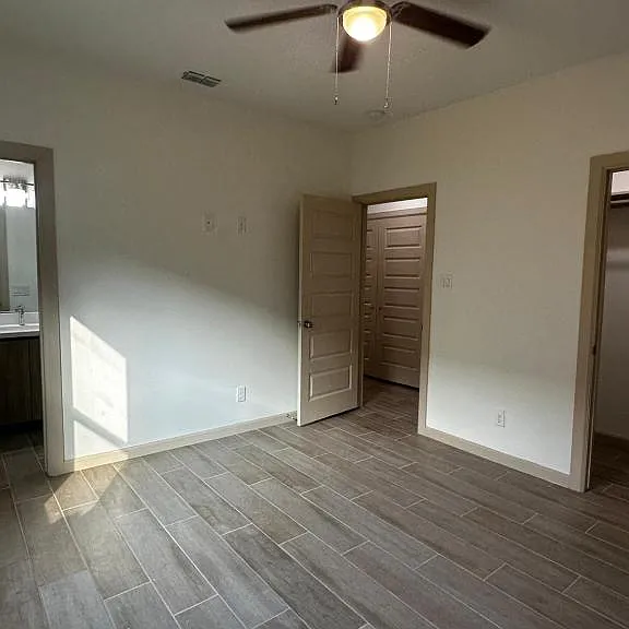 609 N Emerald Ave #2 — Photo 5