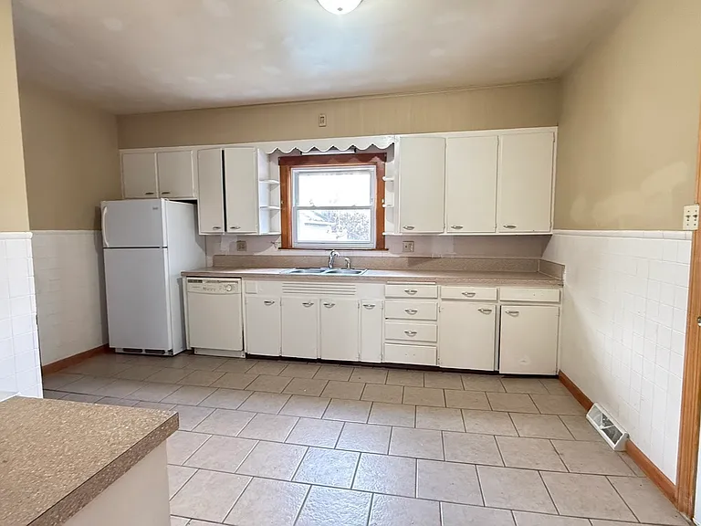 943 Oak St — Photo 6