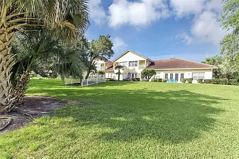 100 Palm Harbor Pkwy — Photo 39