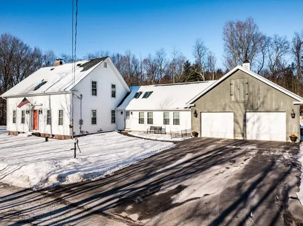 704 Cross Country Road, Pembroke, NH 03275-3910