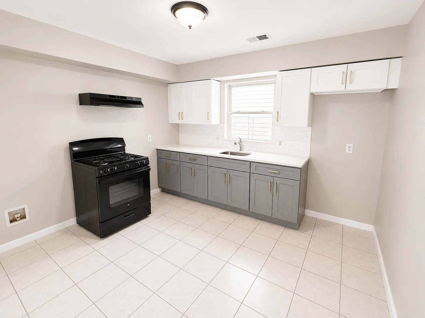 4 bed, 1350 sqft, $2,445 — Photo 2