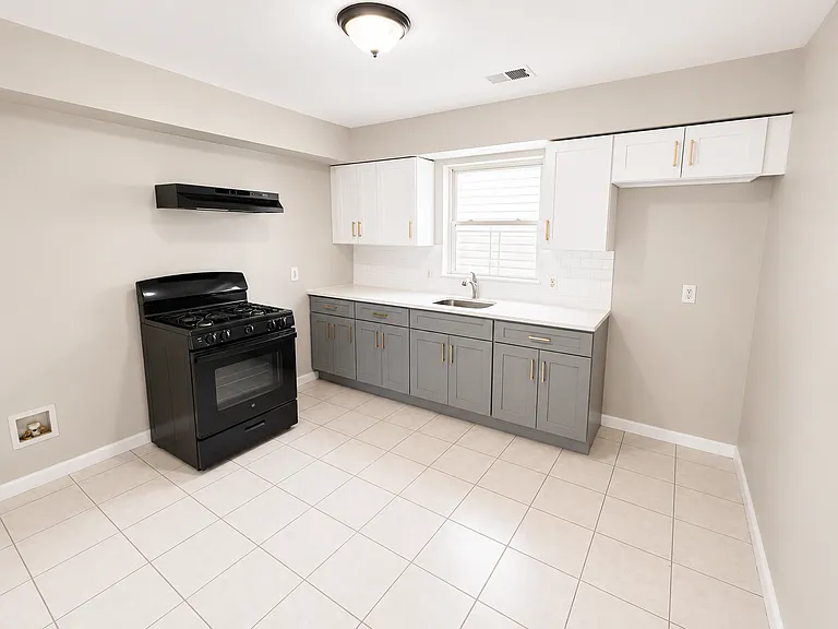 138 Fabyan Pl #2 — Photo 2