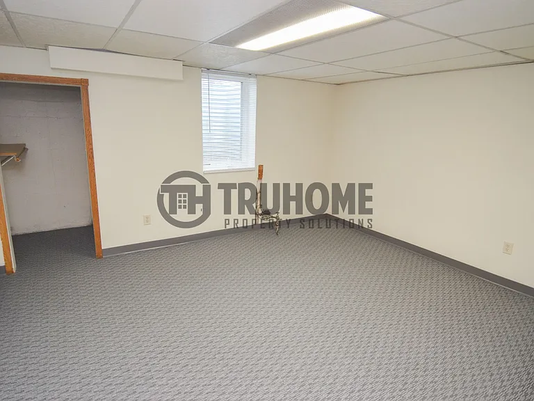 2305 University Ave — Photo 22