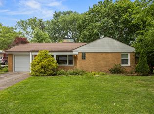 8 Montclair Rd, Urbana, IL 61801