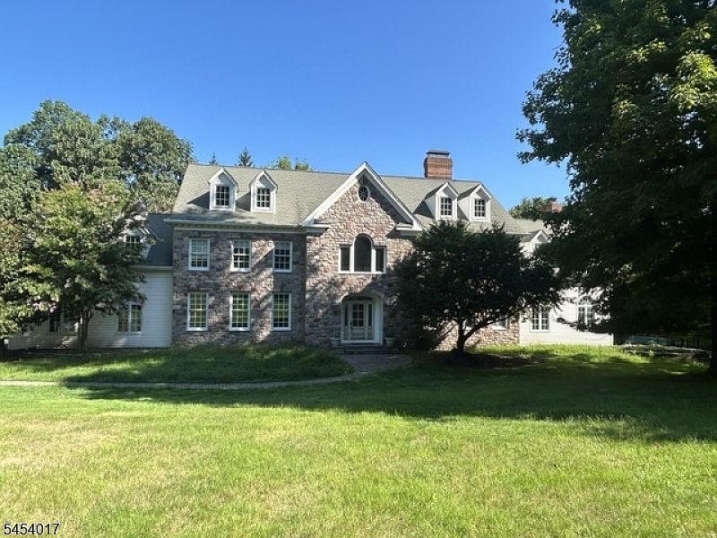 1st image of 568 Stangle Rd