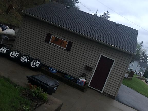 5th image of 300 North St