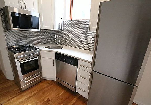 3rd image of 249 W 11th St APT 4W