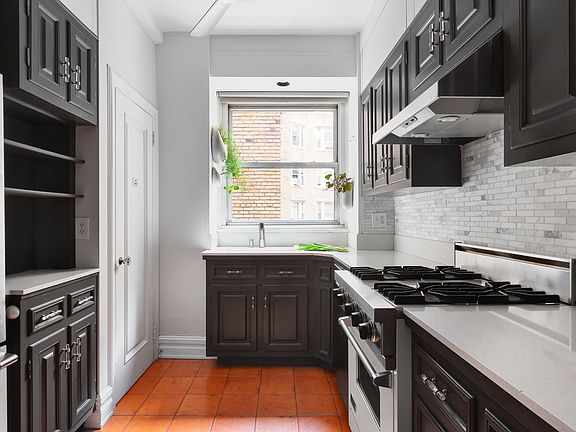 5th image of 30 5th Ave APT 12F