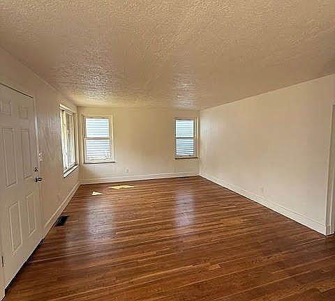 2nd image of 1305 Creighton Ave