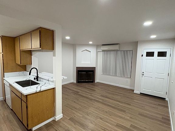 2nd image of 2833 Cadiz St APT 4