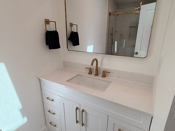 5th image of 3816 Huron Ave #A