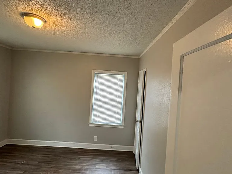 993 Gordon St — Photo 10