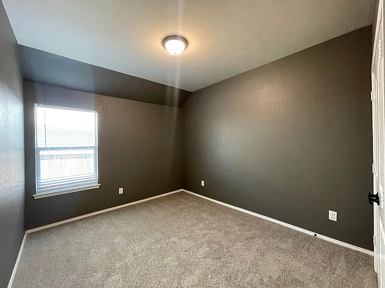 2120 Blakely Ct — Photo 32