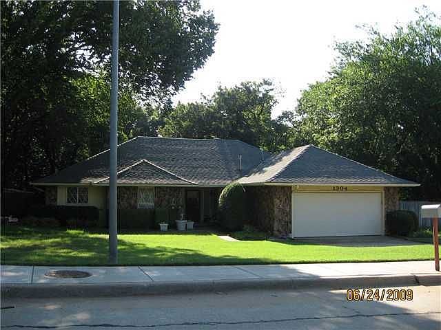 Home for Sale in Edmond, Oklahoma $149,900