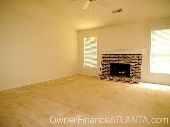 Living area w/FB