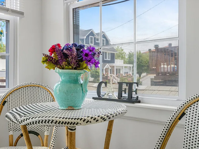 25 S Oakland Ave — Photo 14