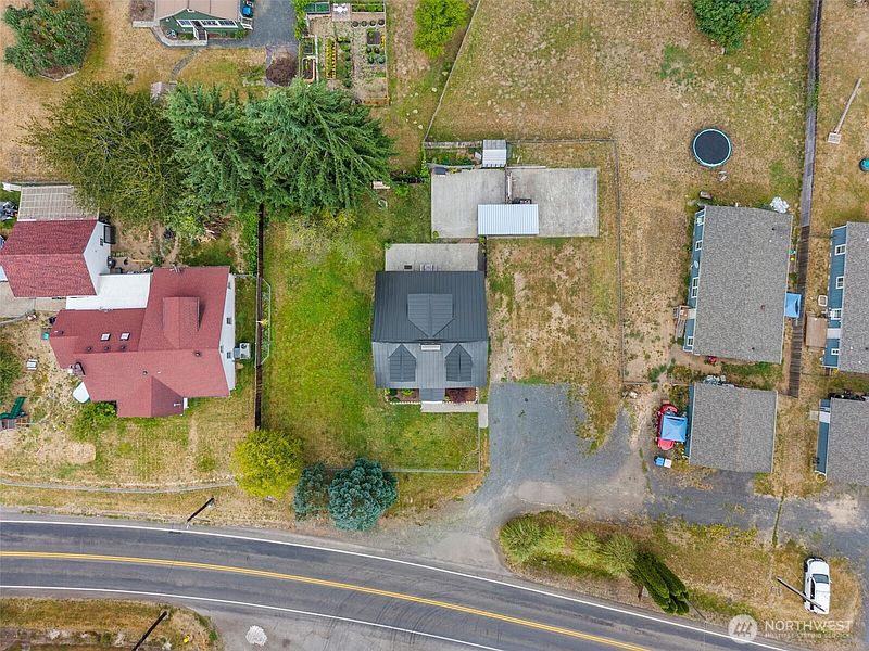 3rd image of 1215 NW Kerron Avenue