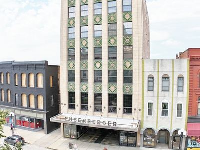 212 N Center St UNIT 201, Bloomington, IL, 61701