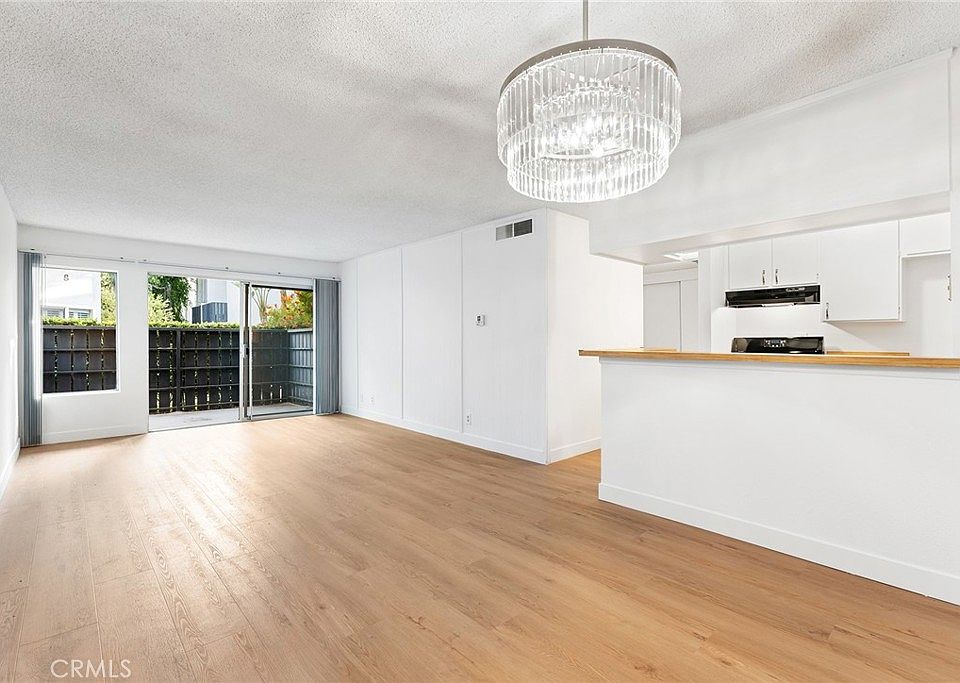 1st image of 18645 Hatteras St Unit 137