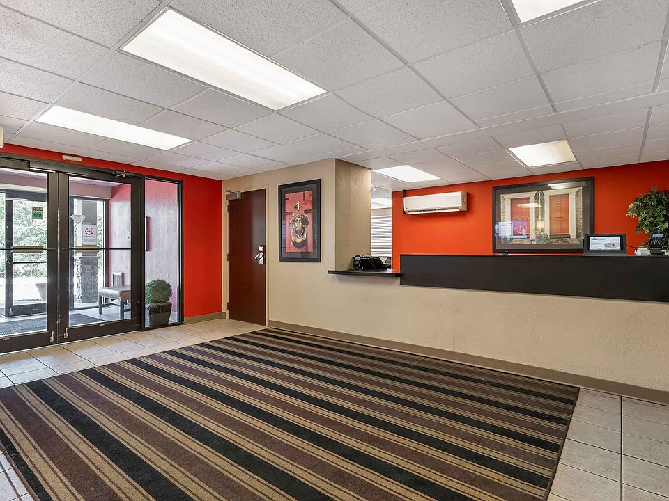 Lobby and Guest Check-in