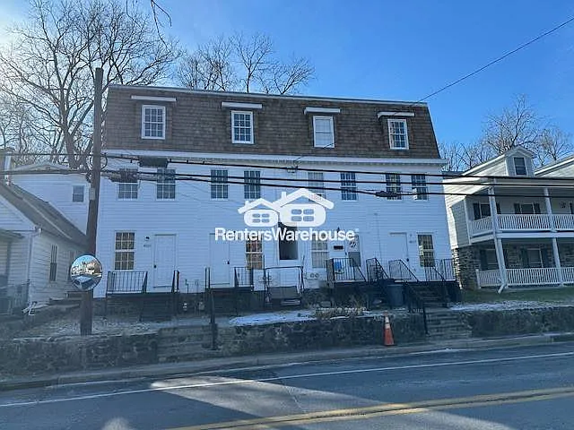 8521 Main St