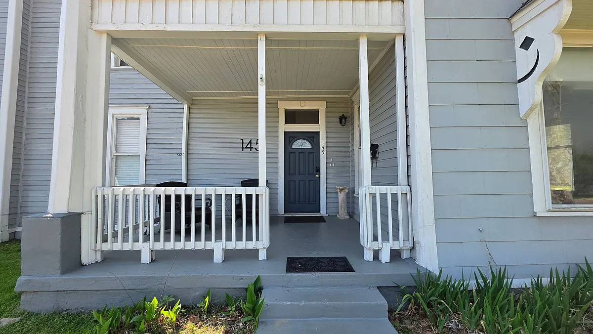 Building Photo - 145 N Kealy St
