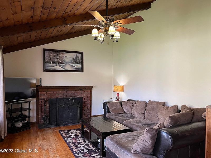 3rd image of 15 Ridgewood Lane