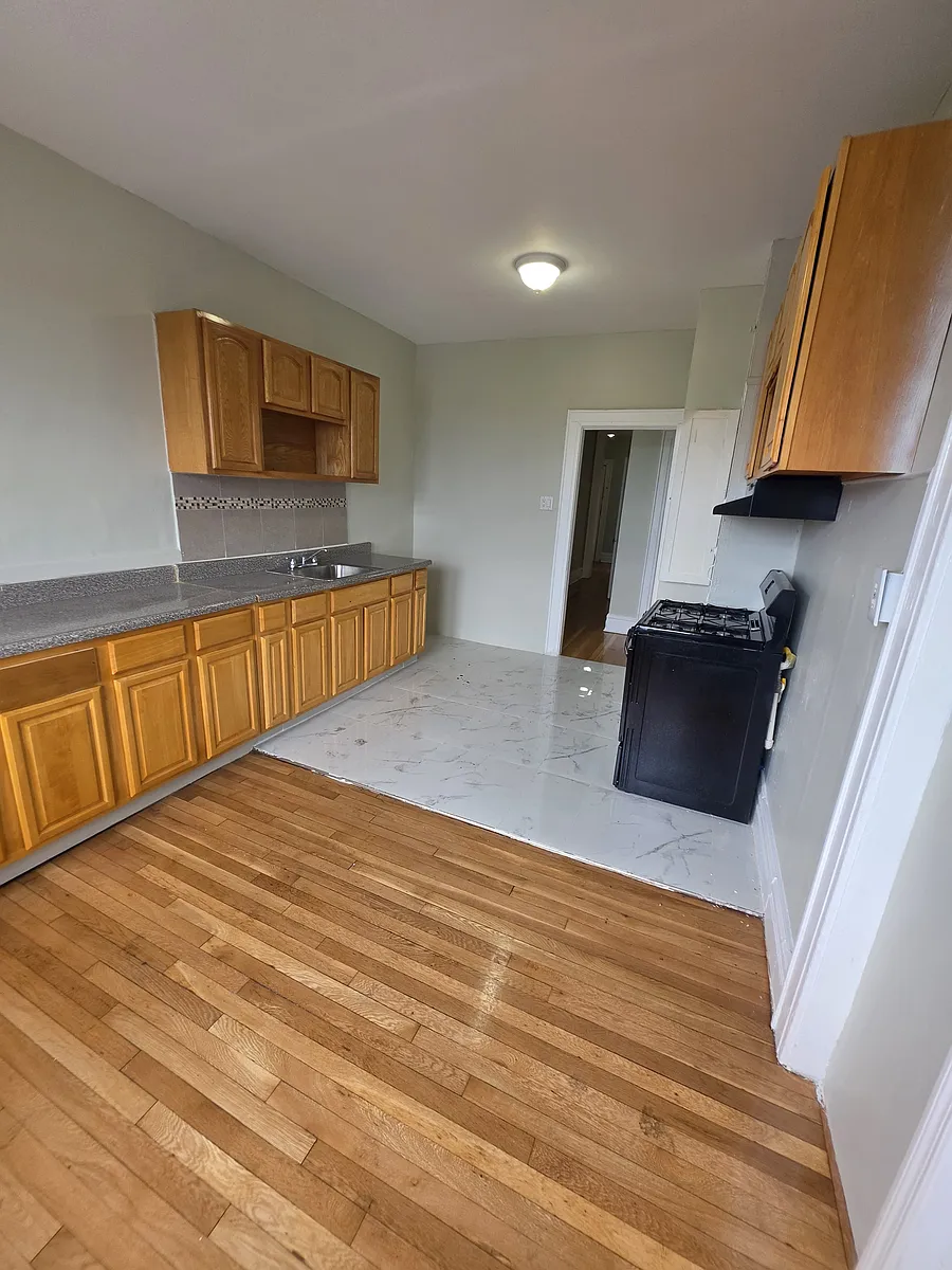Building Photo - 246-247 Roseville Ave #501