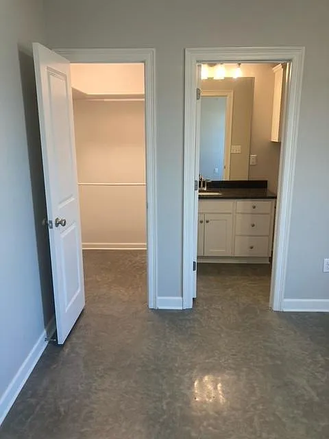 2425 E Moore Ave — Photo 4