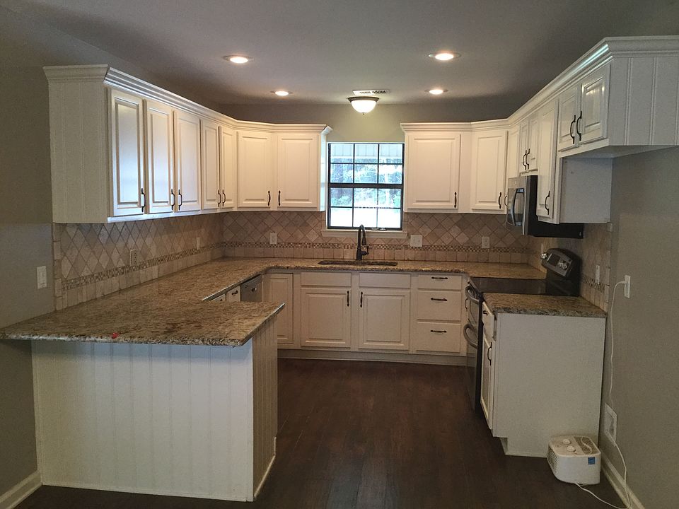 Beautiful spacious Kitchen w
