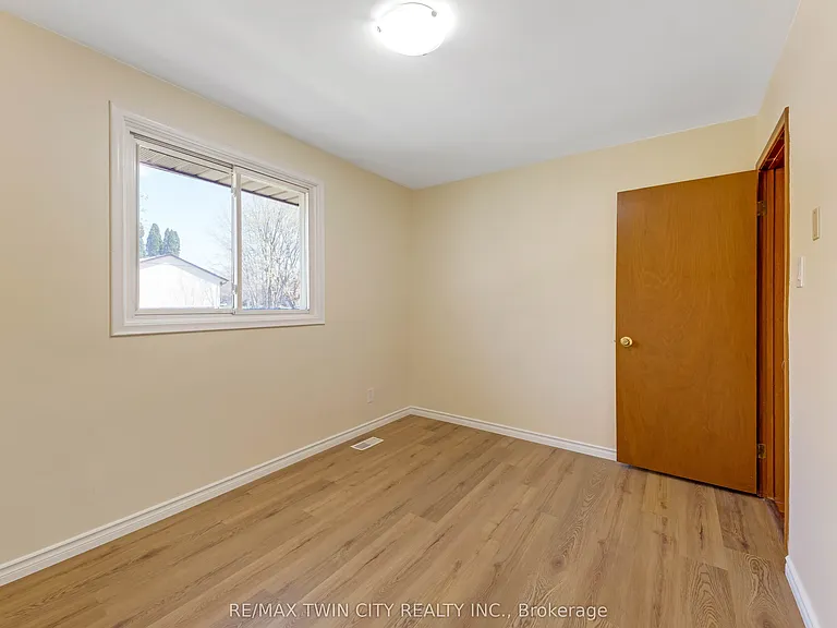 402 Lakeview Dr — Photo 14