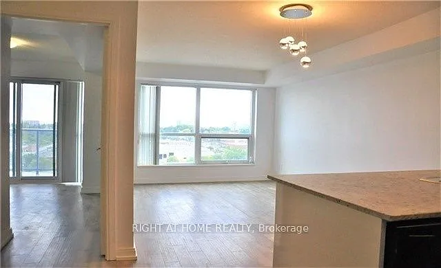 Building Photo - 151 Village Green Sq #809