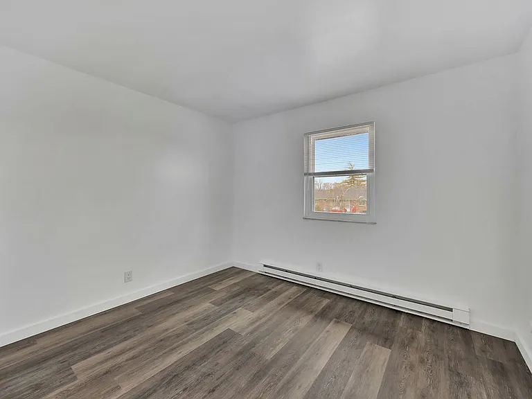 Apply At

Under Rentals

1 & 2 Bedroom Apartments Available

Water and Trash Paid!
Tags