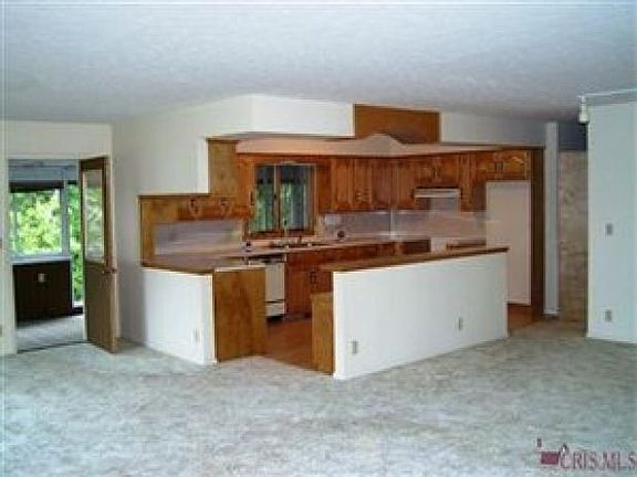 4th image of 180 Vineyard Way