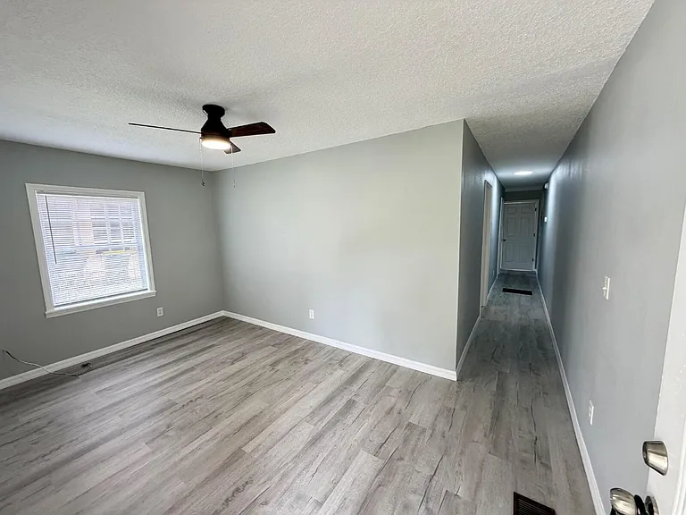 558 E Desoto St — Photo 7