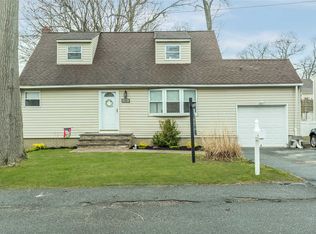 59 Rushmore St, Huntington Station, NY