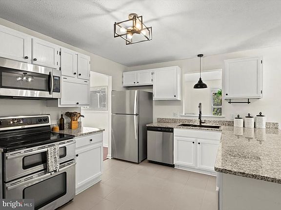 4th image of 105 Jefferson Ct