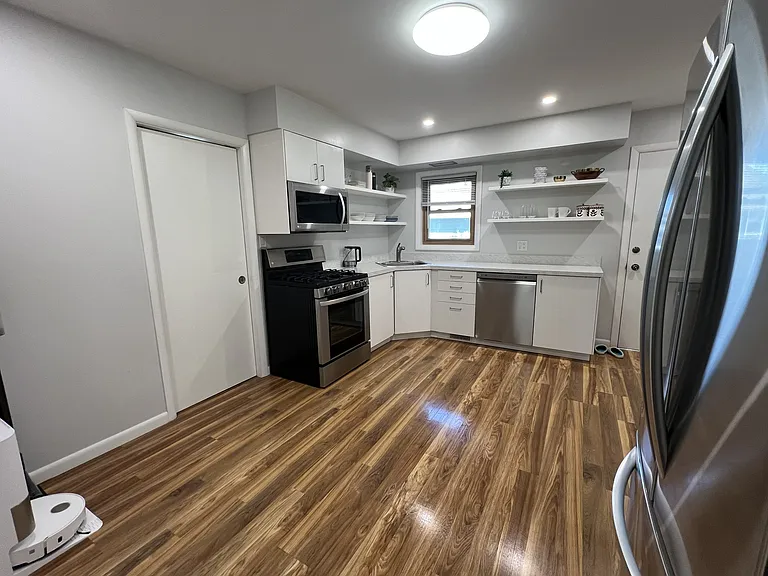 1431 E Emmerson Ln — Photo 11